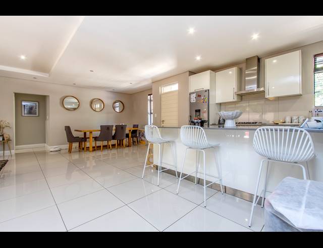2 BEDROOM APARTMENT TO LET IN ROSEBANK